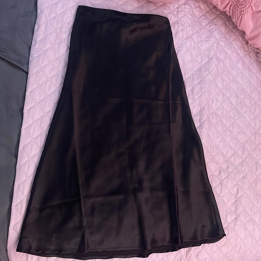 Long black 100% polyester skirt